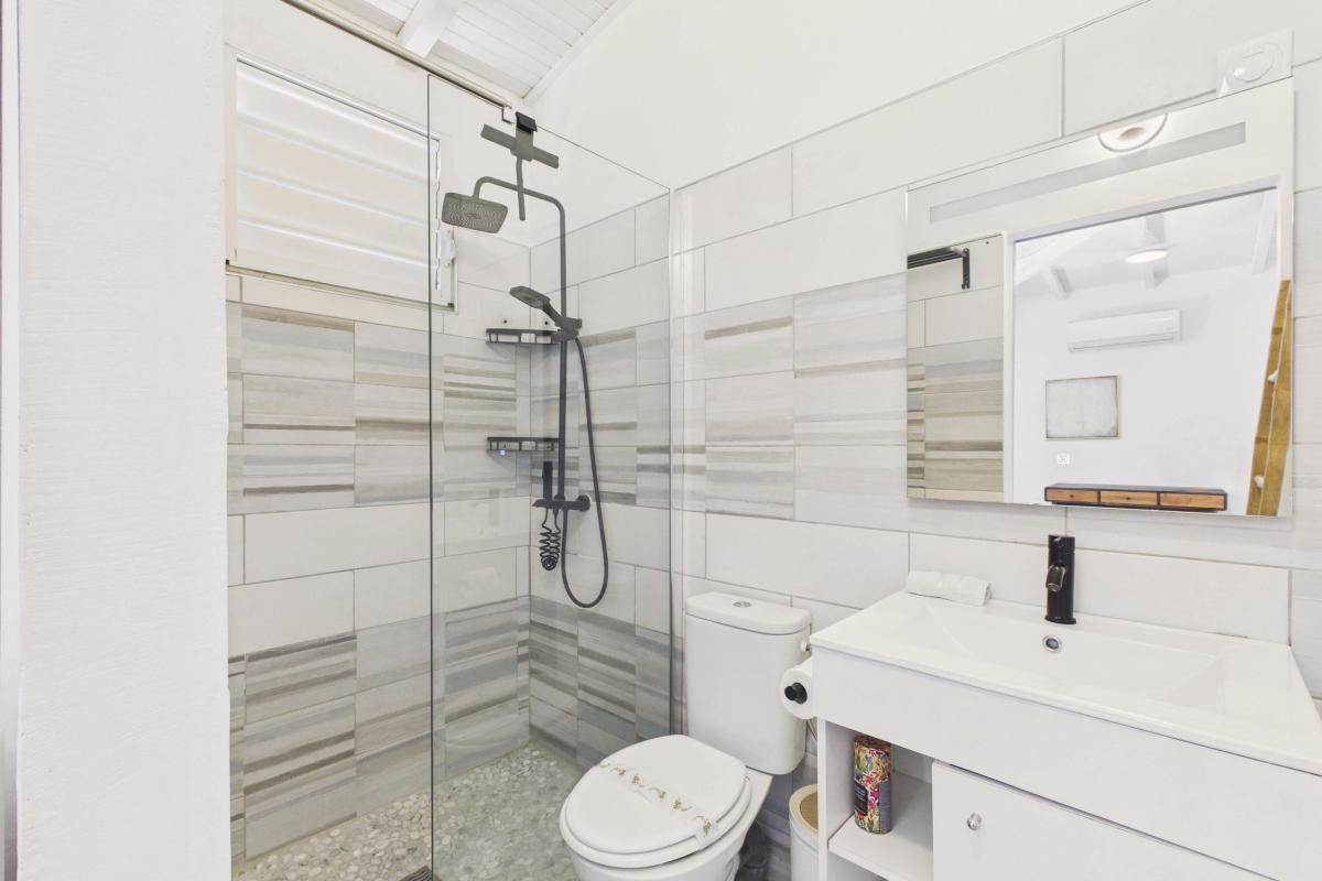 Location 4 chambres anse à l'âne Martinique - salle de douche suite 2